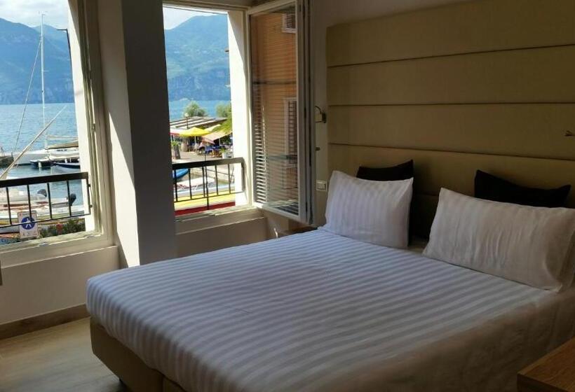 Номер Deluxe Вид на Озеро, Danieli La Castellana Lago Di Garda