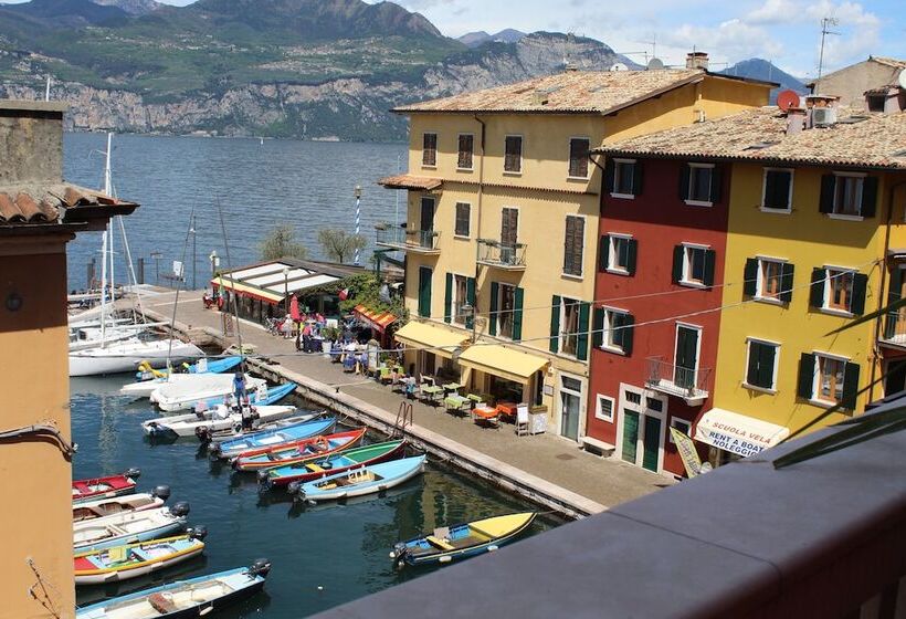 Номер Deluxe Вид на Озеро, Danieli La Castellana Lago Di Garda