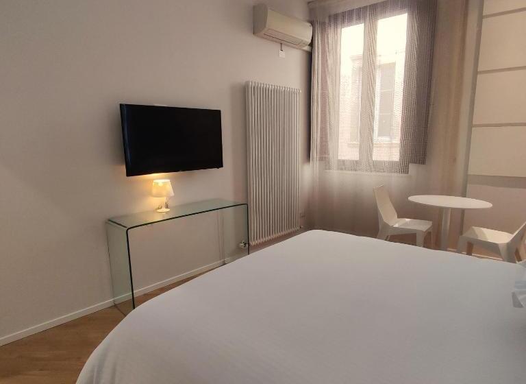 سوییت جونیور, Stella Casabono