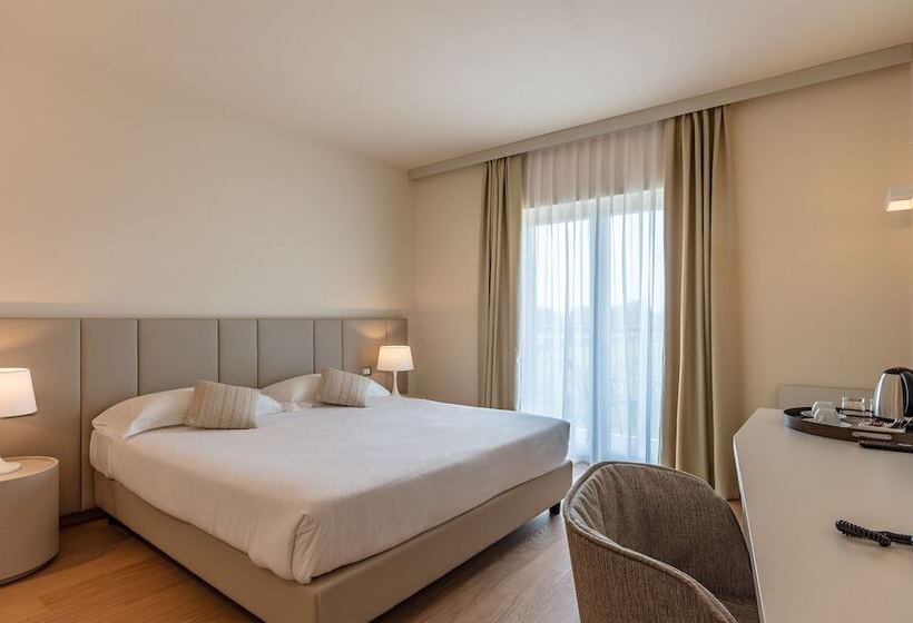 Трехместный Номер Комфорт, Leonardo Hotel Lago Di Garda   Wellness And Spa