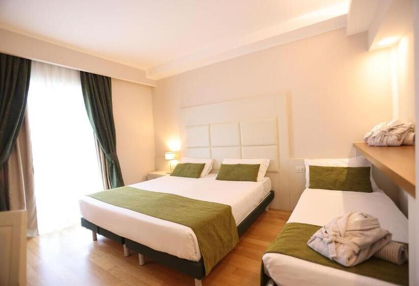 Трехместный Номер Комфорт, Leonardo Hotel Lago Di Garda   Wellness And Spa