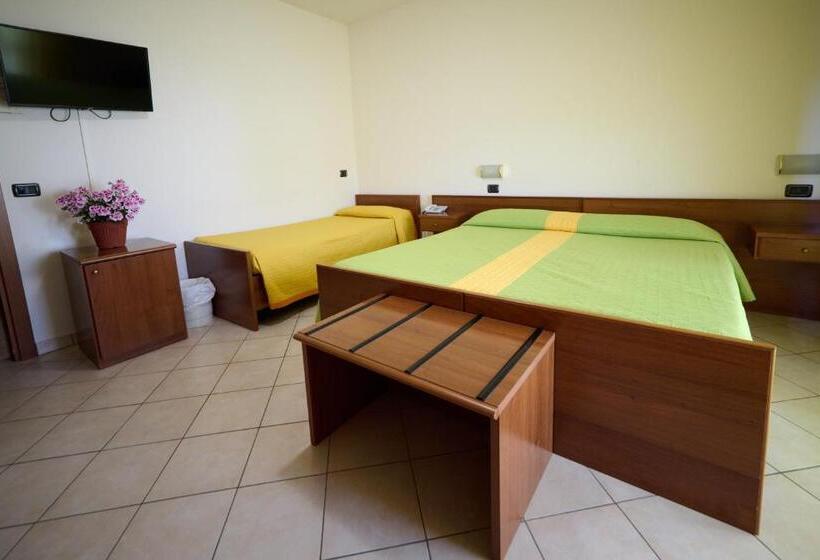 Номер Стандарт Трехместный, Albergo Shine