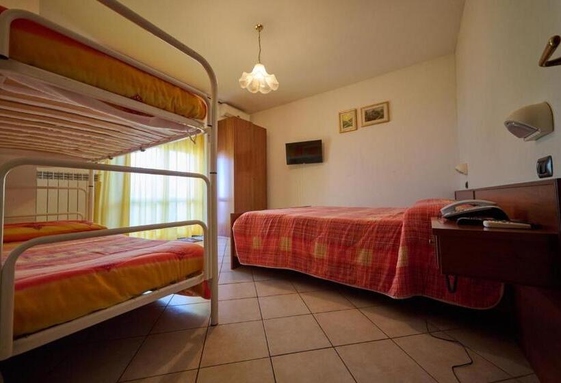Семейный Номер, Albergo Shine