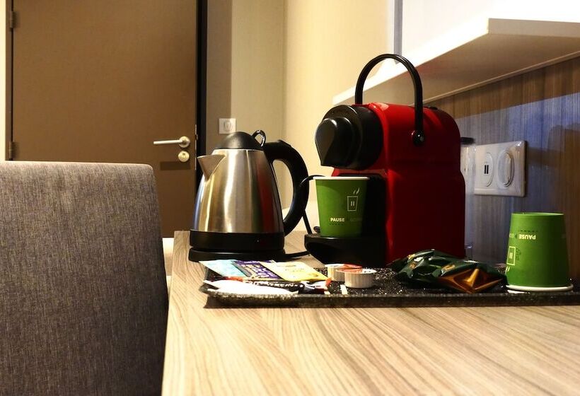 套房带园景, Contact Hôtel Le Provençal Bordeaux Lac