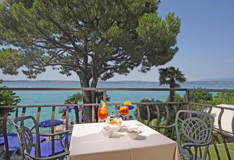 Superior room with lake view, Marconi