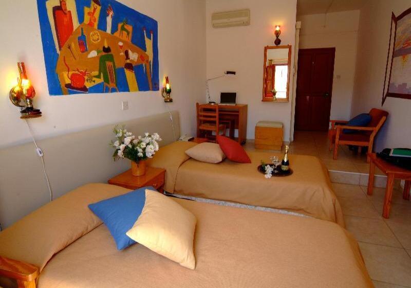 Номер Стандарт, Kiniras Traditional Hotel & Restaurant