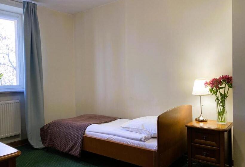 Quarto Triplo Estandar, łazienkowski