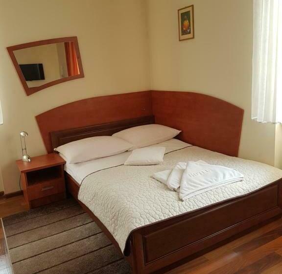 اتاق استاندارد یک نفره, Restauracja Kinga