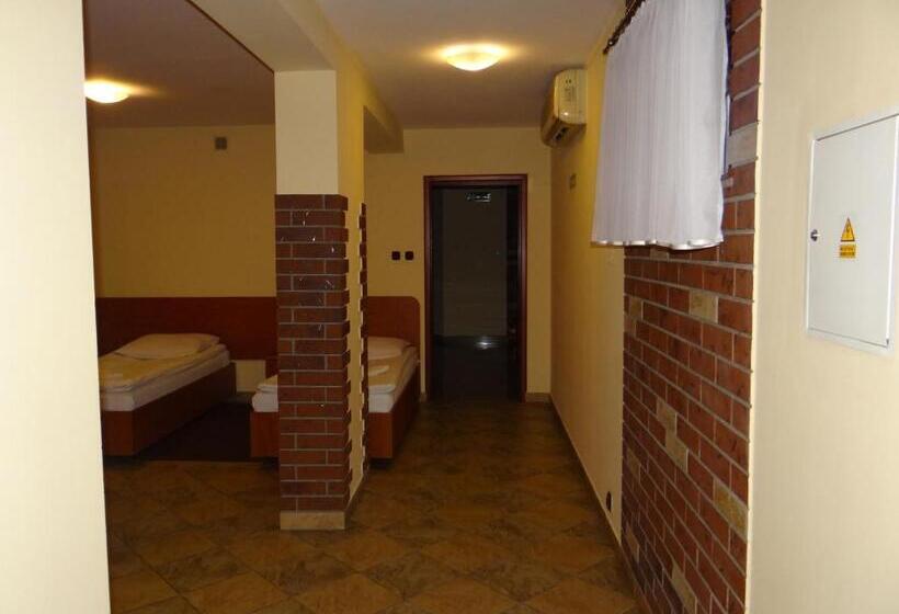 اتاق استاندارد سه نفره, Restauracja Kinga