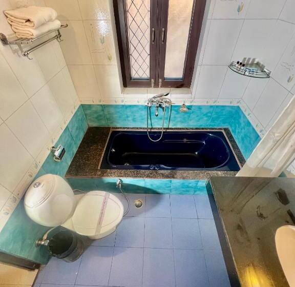 اتاق استاندارد با تخت بزرگ, Sea Hawk Hill Resort A Luxury Boutique Resort, 20 Km From Nainital
