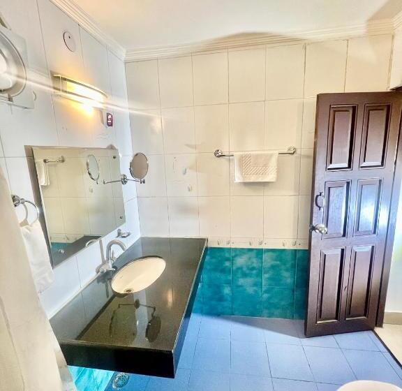 اتاق استاندارد با تخت بزرگ, Sea Hawk Hill Resort A Luxury Boutique Resort, 20 Km From Nainital