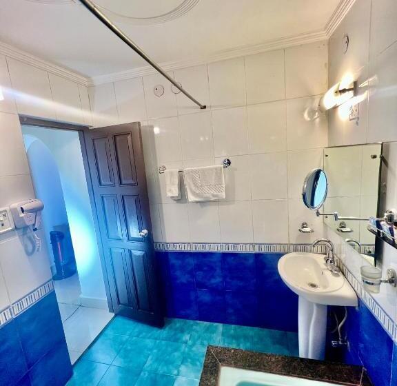 اتاق استاندارد با تخت بزرگ, Sea Hawk Hill Resort A Luxury Boutique Resort, 20 Km From Nainital