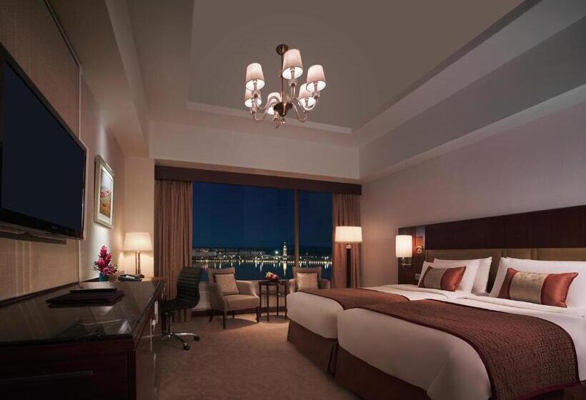 اتاق لوکس با چشم‌انداز دریاچه, Shangrila Manzhouli