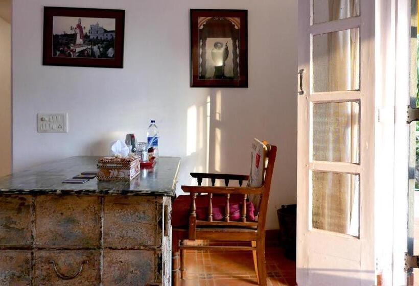 اتاق سوپریور با تخت بزرگ, Sur La Mer