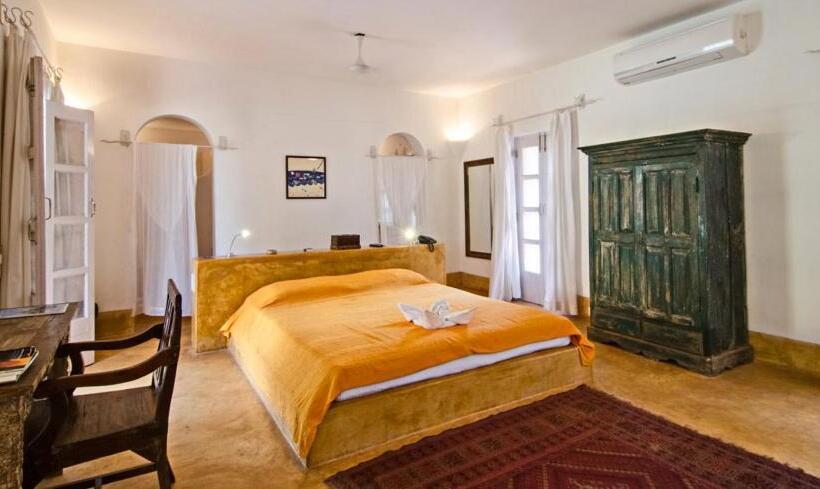 اتاق لوکس با بالکن, Sur La Mer