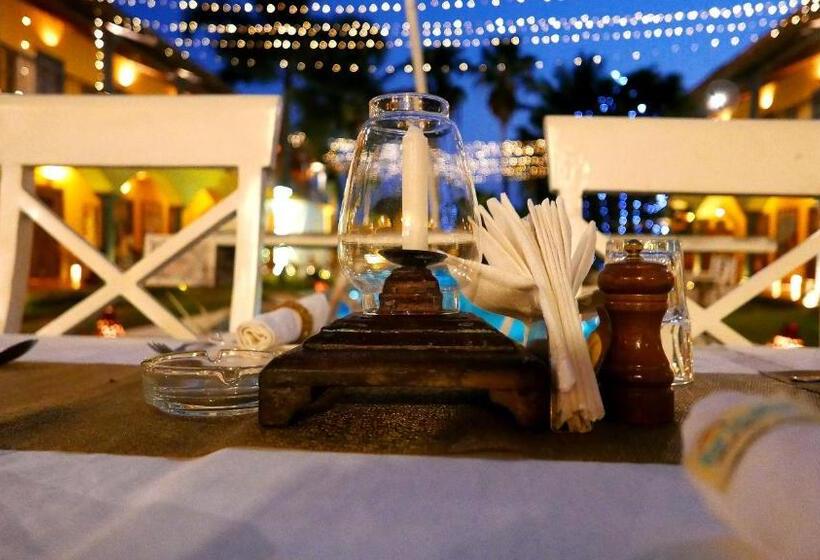 اتاق لوکس با بالکن, Sur La Mer