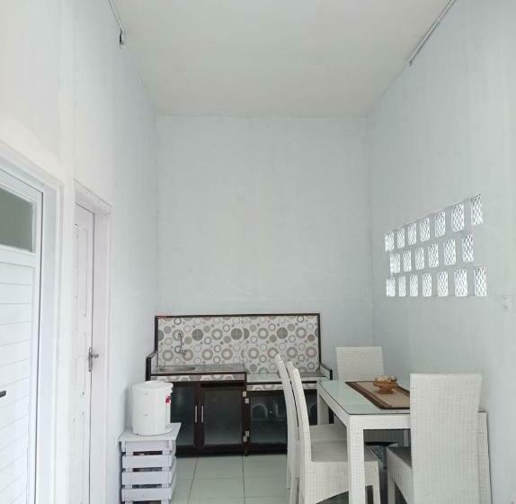 Семейное Бунгало, Mommy Cafe Guesthouse