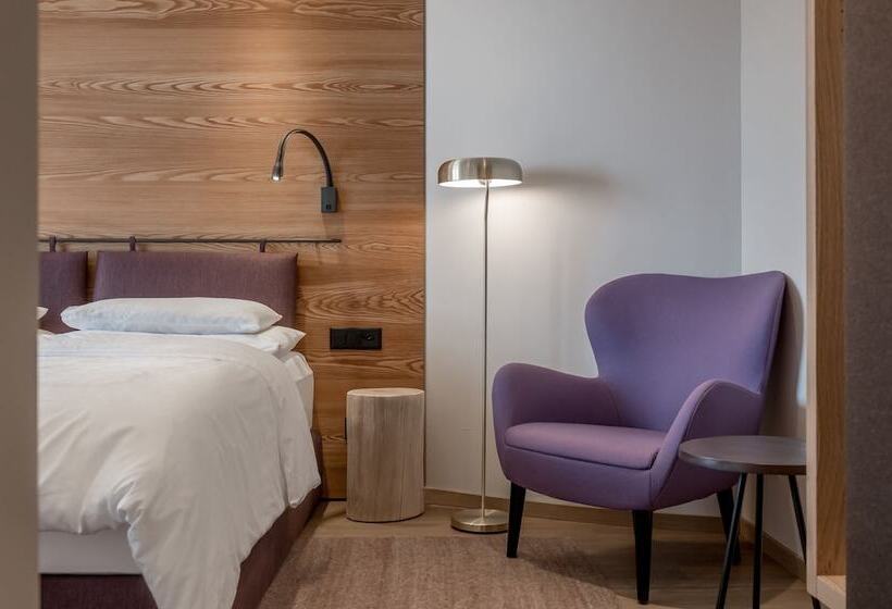 سوئیت با بالکن, Chalet Silvretta Hotel & Spa