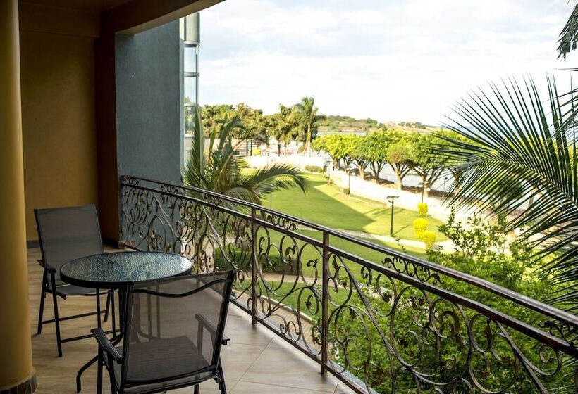带景观的行政套房, Protea Hotel By Marriott Entebbe