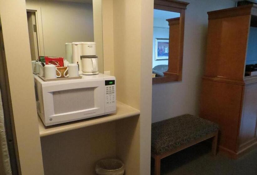 标准间带双人床, Travelodge By Wyndham Spruce Grove
