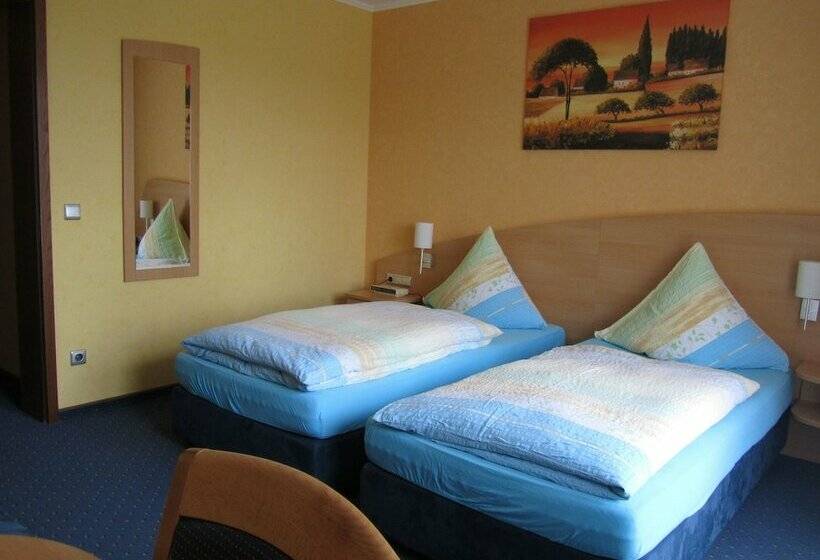 Номер Стандарт Трехместный, Land Gut Hotel Zur Burg Nürburg