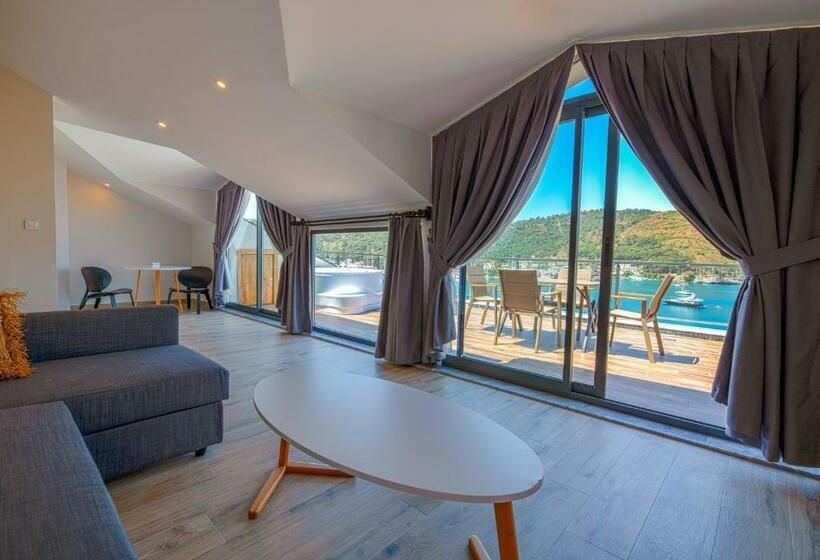 Deluxe Suite Sea View, Bliss Loft