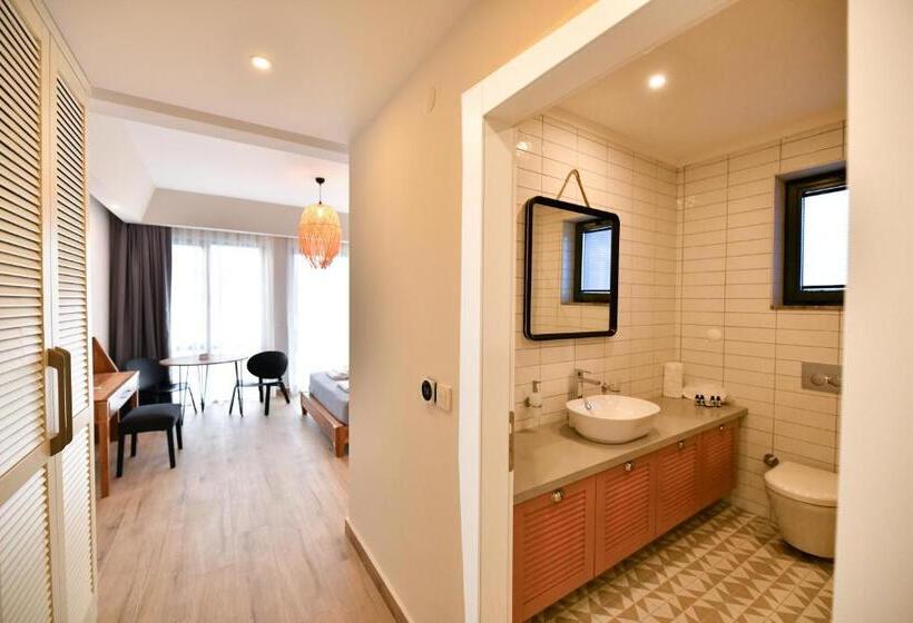 اتاق خانوادگی با چشم‌انداز دریا, Bliss Loft