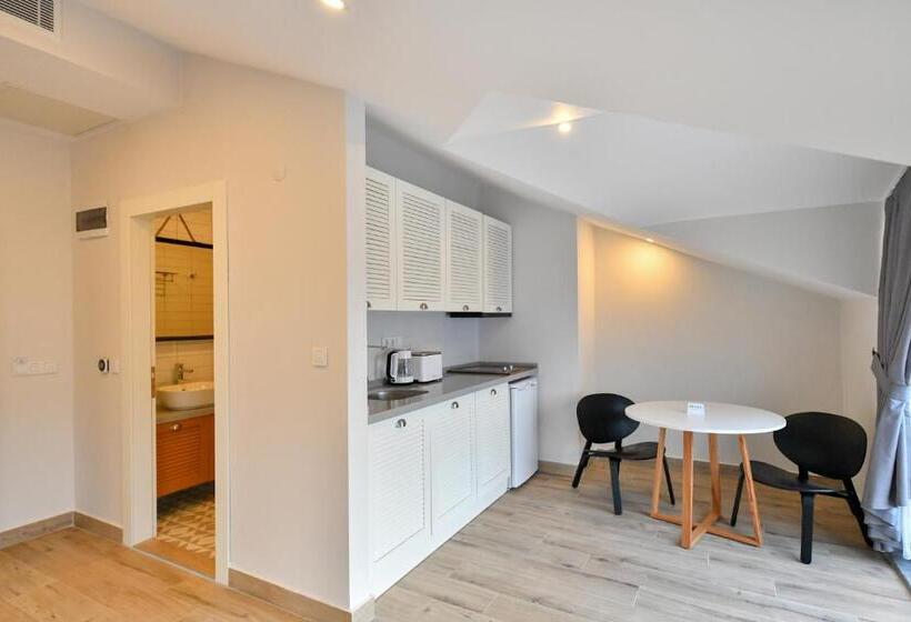 اتاق خانوادگی با چشم‌انداز دریا, Bliss Loft