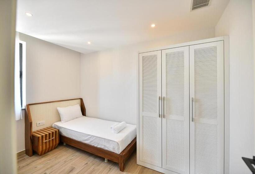 اتاق خانوادگی با چشم‌انداز باغ, Bliss Loft