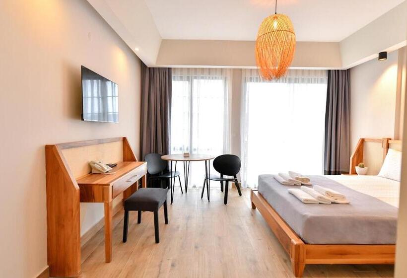 اتاق خانوادگی با چشم‌انداز باغ, Bliss Loft