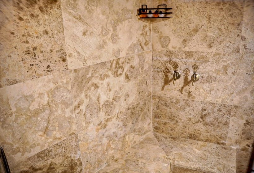 سوییت جونیور, Saliche Cave Suite