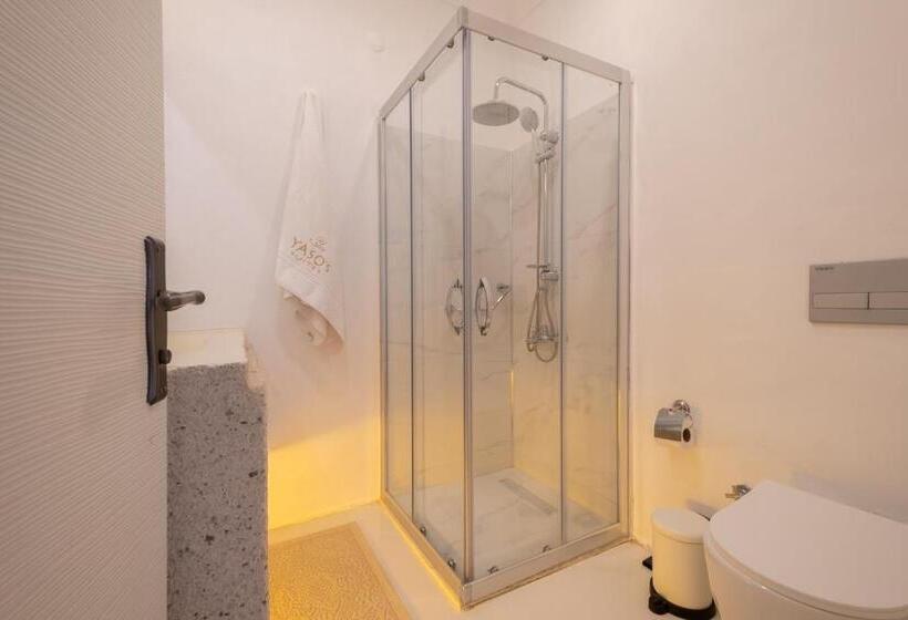 سوئیت با بالکن, Yasos Suites