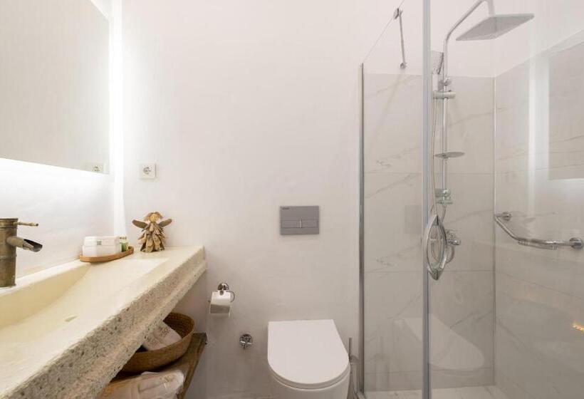 اتاق لوکس سه تخته, Yasos Suites