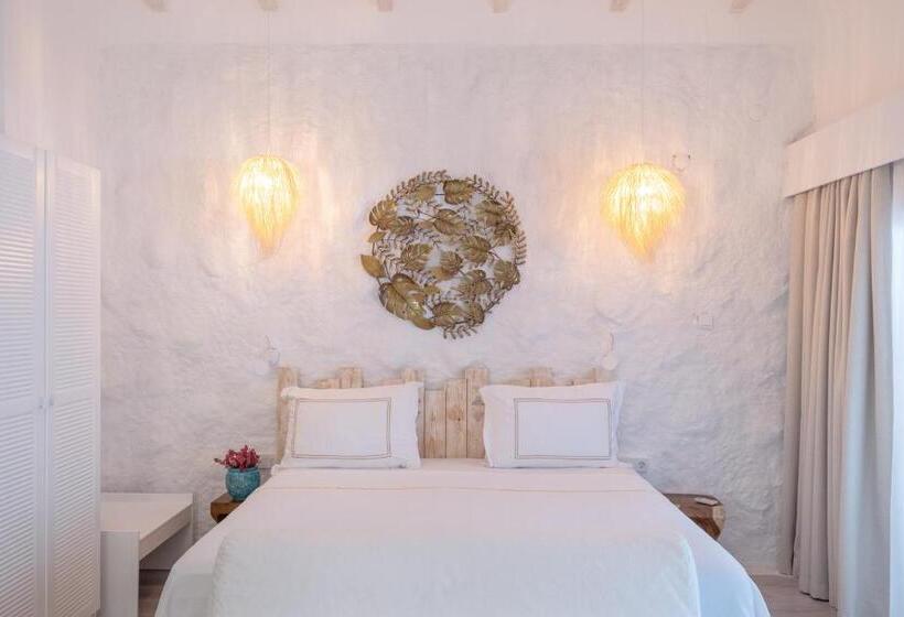 Standard Triple Room with Terrace, Yasos Suites