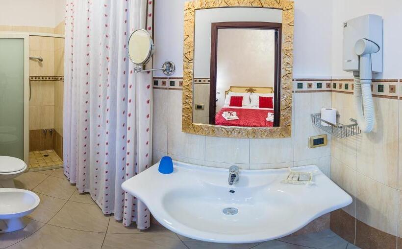 Трехместный Номер Deluxe, Garibaldi Relais