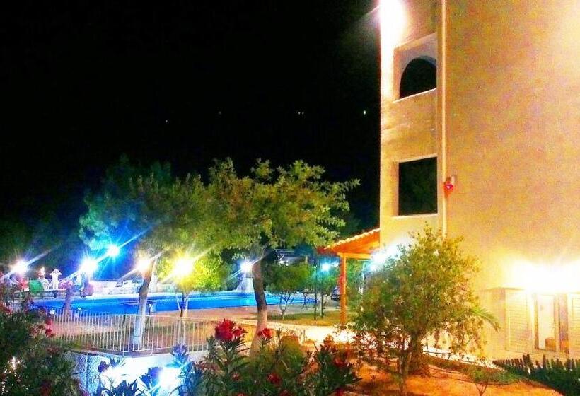ویلای یک اتاق خوابه با استخر شنا, Villa Agnanti Boutique