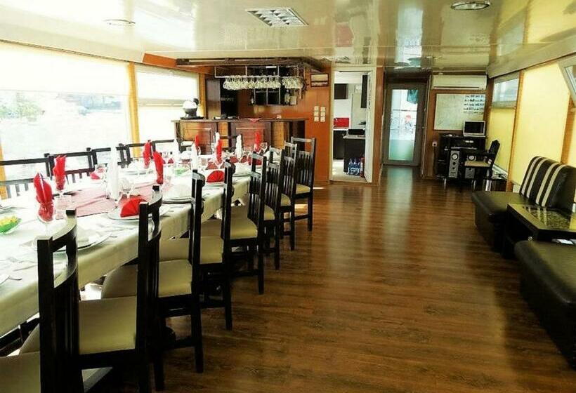 Номер Стандарт, Restaurant Plutitor Delta Ways
