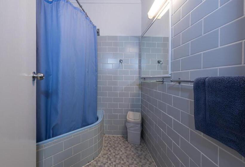 Семейный Номер, Blue Mountains Highway Motel