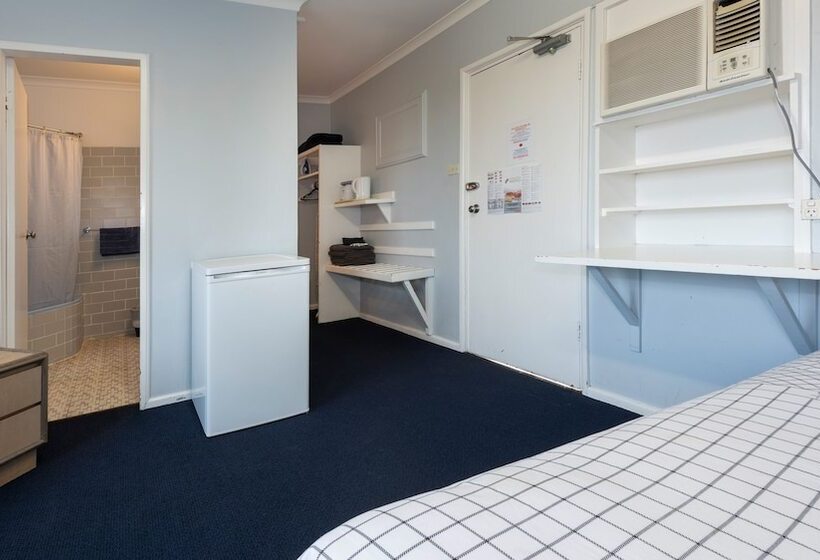 Номер Стандарт, Blue Mountains Highway Motel