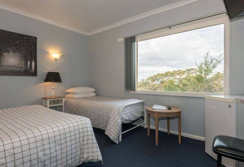 Семейный Номер, Blue Mountains Highway Motel