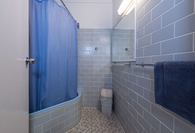 Номер Стандарт, Blue Mountains Highway Motel
