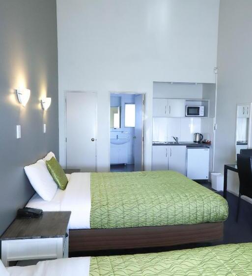 Номер Стандарт, Airport Manor Inn