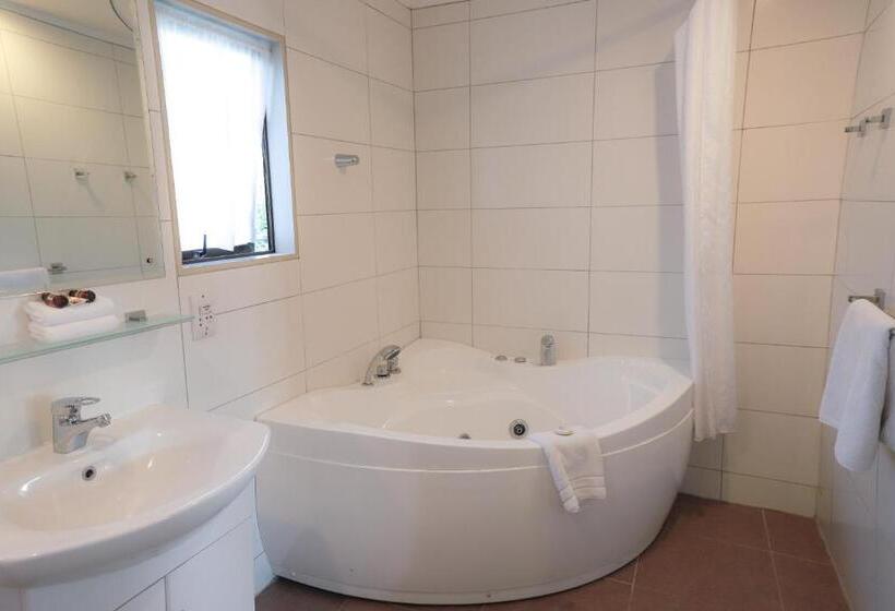 Quarto Estandar com Hidromassagem, Airport Manor Inn