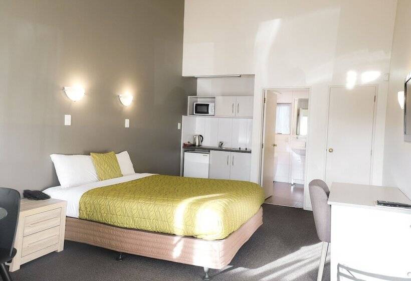 Номер Стандарт с Гидромассажем, Airport Manor Inn