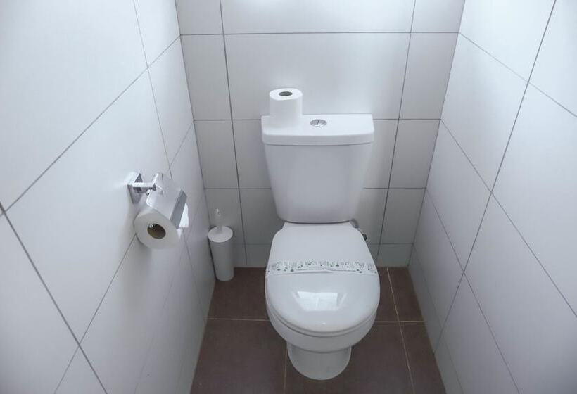 Семейный Номер, Airport Manor Inn