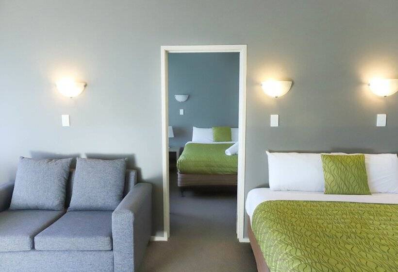 Семейный Номер, Airport Manor Inn