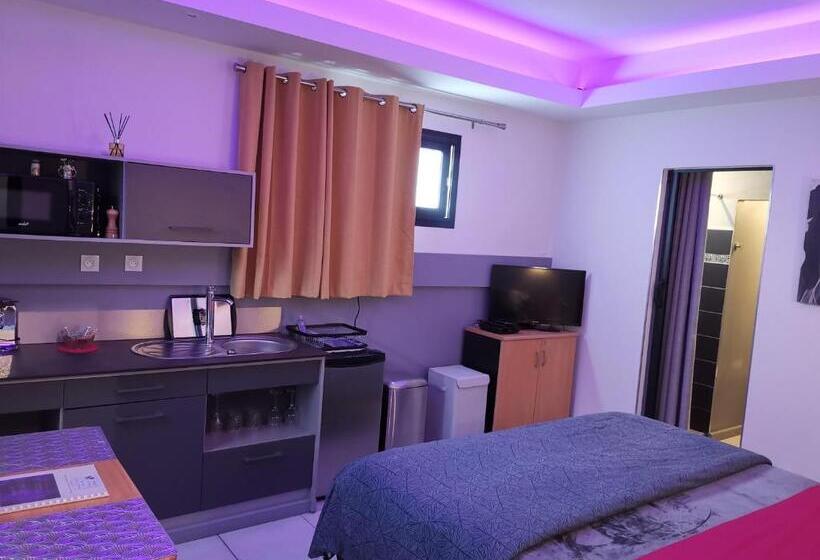 استودیوی لوکس, Hostal 170 Room 14 Service Appartement