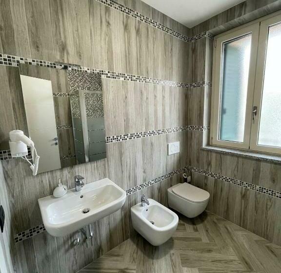 اتاق لوکس با بالکن, Holiday Rooms Rho