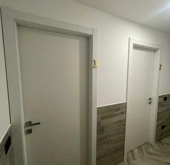 اتاق لوکس با بالکن, Holiday Rooms Rho