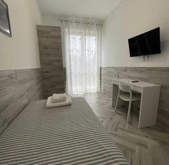 اتاق لوکس یک تخته, Holiday Rooms Rho